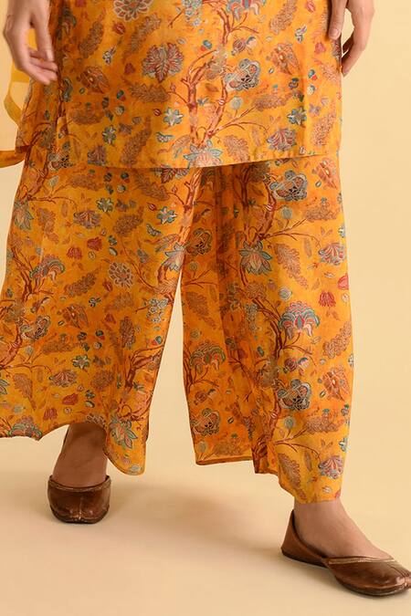 Kameez_Yellow Silk, Organza Embroidery Round Neck Floral Print And Kurta Set _at_Aza_Fashions