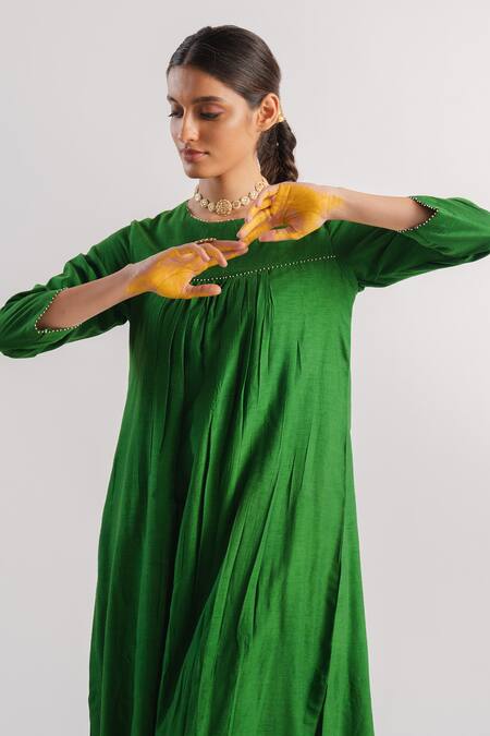 Tussah By Siddhi Shah_Green Kurta  Slub Silk Hand Embroidered Neck A-line And Pant Set  _Online_at_Aza_Fashions