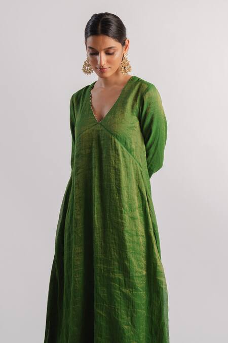 Tussah By Siddhi Shah_Green Kurta  Tissue Hand Embroidered Sequins V Neck And Salwar Set  _at_Aza_Fashions