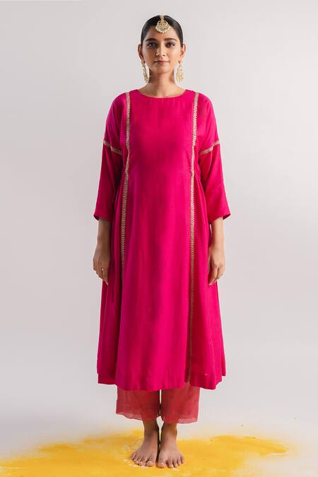 Tussah By Siddhi Shah_Pink Kurta  Slub Silk Hand Embroidered Sequins Line And Pant Set  _Online_at_Aza_Fashions