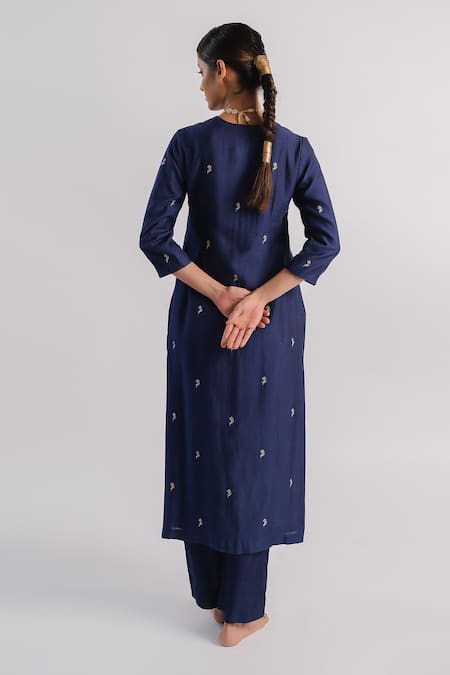 Tussah By Siddhi Shah Placement Embroidered Kurta & Pant Set 