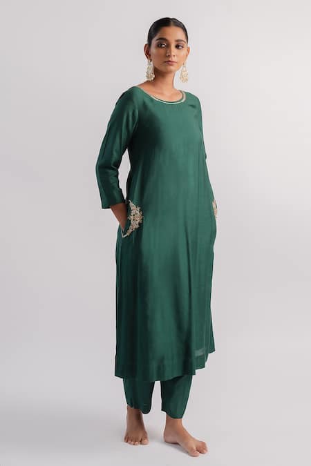 Buy_Tussah By Siddhi Shah_Green Spun Silk Embroidered Sequins Round Neck Kurta And Pant Set  _Online_at_Aza_Fashions