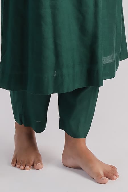Shop_Tussah By Siddhi Shah_Green Spun Silk Embroidered Sequins Round Neck Kurta And Pant Set  _Online_at_Aza_Fashions