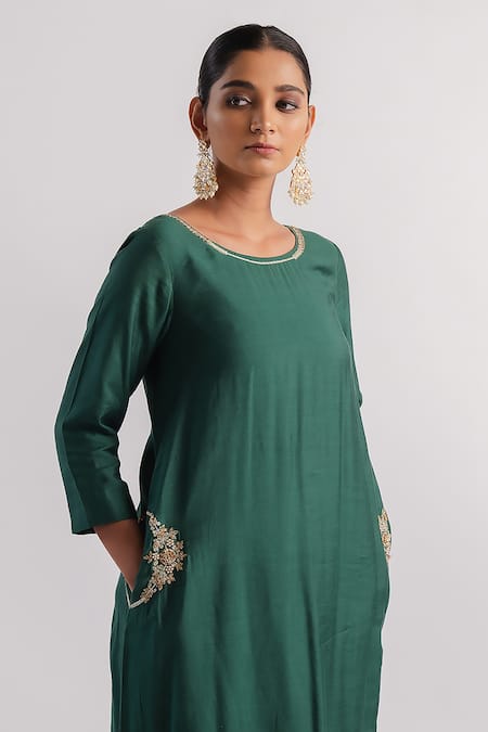 Tussah By Siddhi Shah_Green Spun Silk Embroidered Sequins Round Neck Kurta And Pant Set  _at_Aza_Fashions