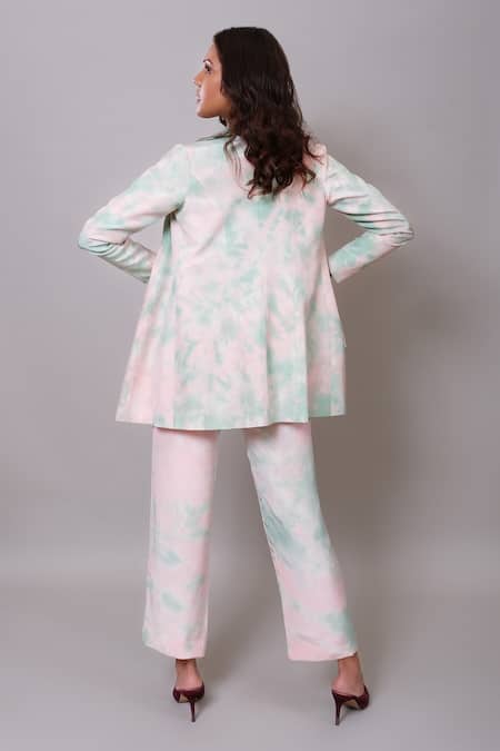 Shop_Nayantaara_Peach Crepe Sequins Plunge Neck Boss Tie Dyed Blazer Pant Set _at_Aza_Fashions