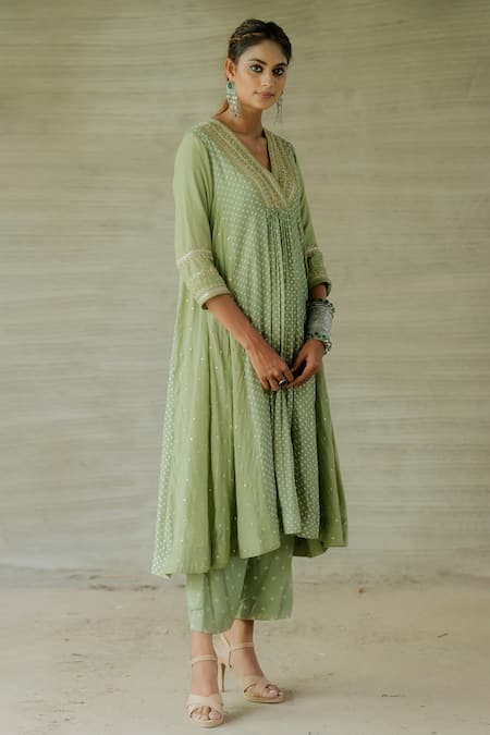 Tussah By Siddhi Shah_Green Spun Silk Printed Bandhej V Neck Panelled Anarkali With Pant  _Online_at_Aza_Fashions