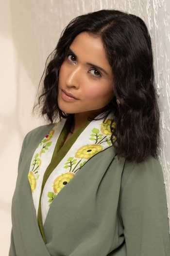 Shop Thee Modern Roots Ivory Silk Enchanted Garden Stole Online at Aza Fashions Shop_Thee Modern Roots_Ivory Silk Enchanted Garden Stole _Online_at_Aza_Fashions