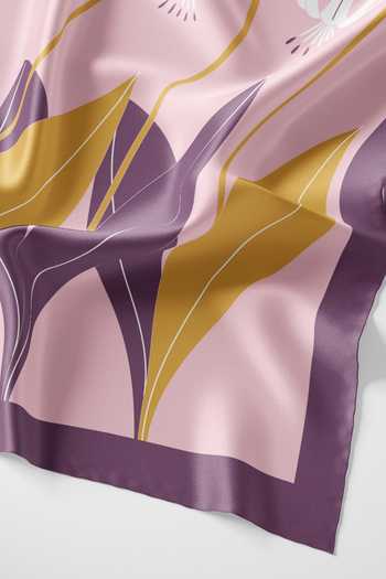 Thee Modern Roots Pink Silk Floral Cyclone Stole Online at Aza Fashions Thee Modern Roots_Pink Silk Floral Cyclone Stole _Online_at_Aza_Fashions