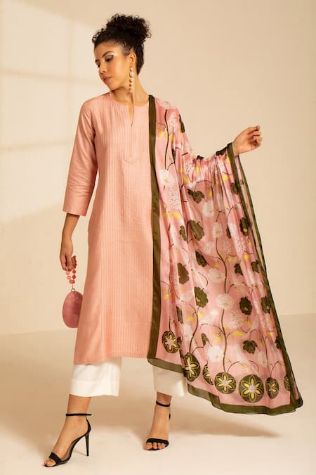 Thee Modern Roots Pink , Satin Embroidery Talking Parrot Print Dupatta Online at Aza Fashions Thee Modern Roots_Pink , Satin Embroidery Talking Parrot Print Dupatta _Online_at_Aza_Fashions
