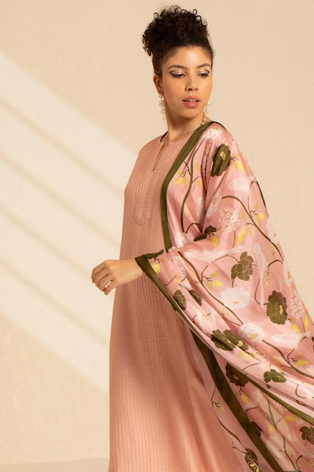 Shop Thee Modern Roots Pink , Satin Embroidery Talking Parrot Print Dupatta Online at Aza Fashions Shop_Thee Modern Roots_Pink , Satin Embroidery Talking Parrot Print Dupatta _Online_at_Aza_Fashions