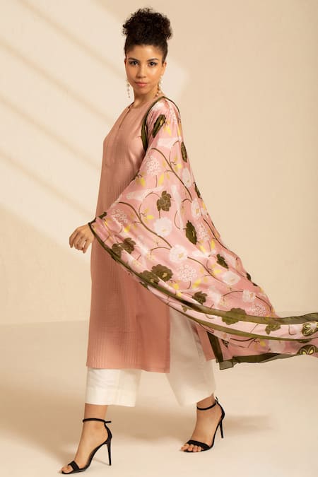 Thee Modern Roots Pink , Satin Embroidery Talking Parrot Print Dupatta at Aza Fashions Thee Modern Roots_Pink , Satin Embroidery Talking Parrot Print Dupatta _at_Aza_Fashions