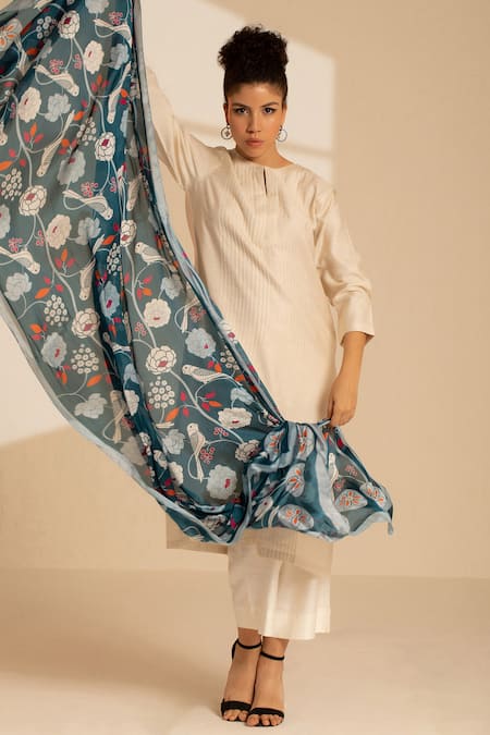 Thee Modern Roots Blue Silk Embroidery Parrot Paradise Print Dupatta at Aza Fashions Thee Modern Roots_Blue Silk Embroidery Parrot Paradise Print Dupatta_at_Aza_Fashions