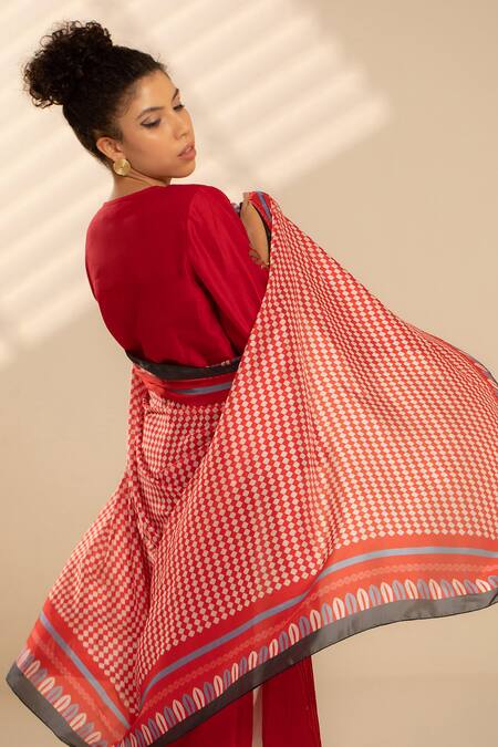 Buy Thee Modern Roots Red Silk Embroidery Jeweled Mirage Dupatta Online at Aza Fashions Buy_Thee Modern Roots_Red Silk Embroidery Jeweled Mirage Dupatta _Online_at_Aza_Fashions