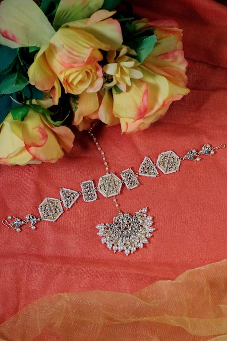 Ishhaara Kundan & Pearl Floral Maangtikka Mathapatti Set 