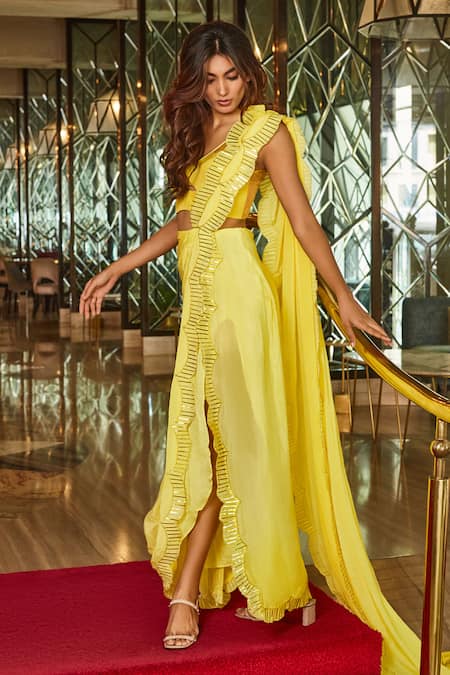 Izzumi Mehta Scallop Embroidered Pre-Draped Saree With Blouse 