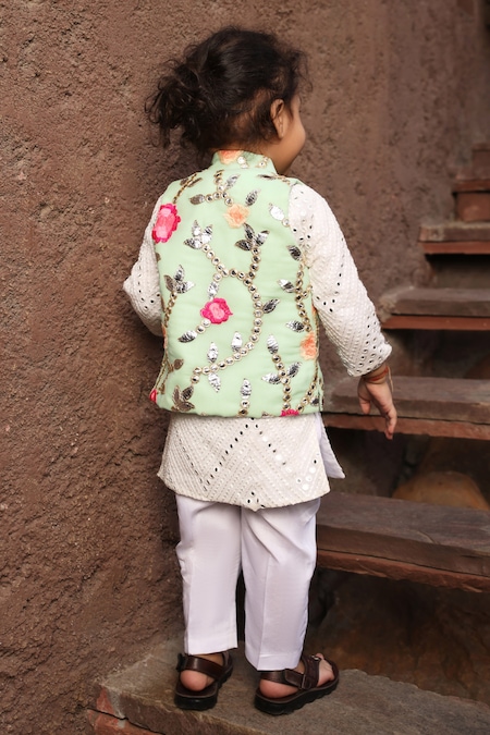 Fayon Kids_White Georgette, Cotton Embroidery, Mirrors, Gota Patti Floral Kurta Set _Online_at_Aza_Fashions