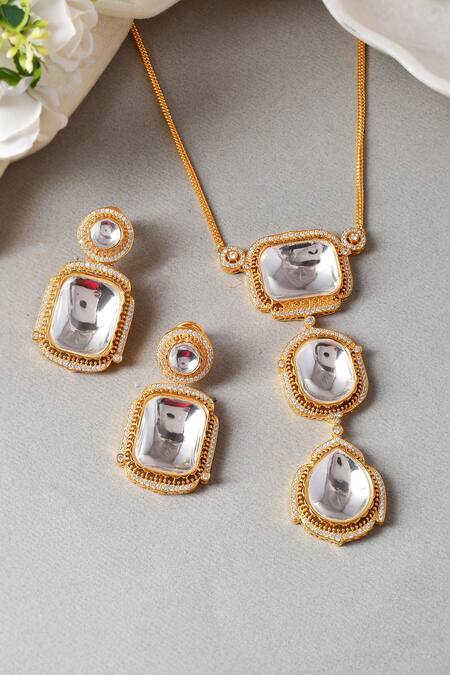 Ishhaara Kundan Embellished Pendant Necklace Set 