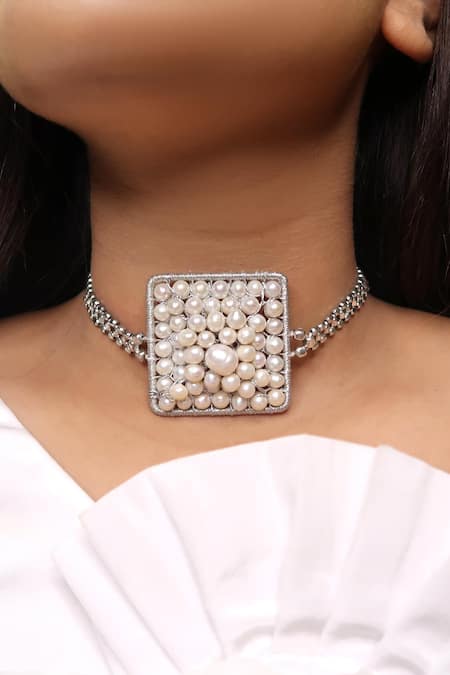 Vaidaan Silver Plated Nushraat Pendant Choker 