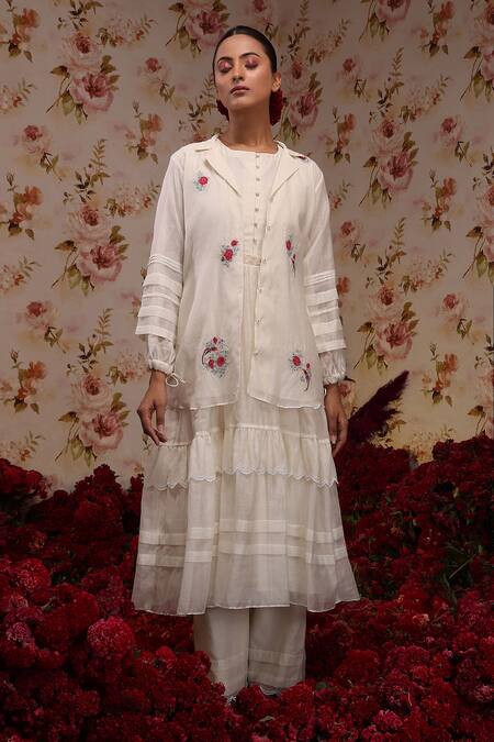 Vrinda By Pundrik Dubey Ivory Chanderi Silk Embroidered Floral Round Anarkali Jacket Set Online at Aza Fashions Vrinda By Pundrik Dubey_Ivory Chanderi Silk Embroidered Floral Round Anarkali Jacket Set_Online_at_Aza_Fashions