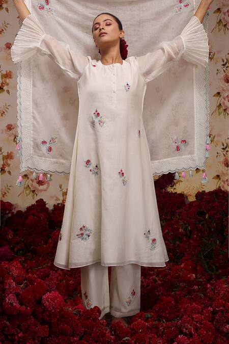 Vrinda By Pundrik Dubey_Ivory Chanderi Silk Embroidered Floral Round Kurta Pant Set_Online_at_Aza_Fashions