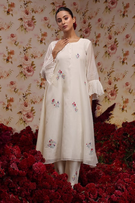 Vrinda By Pundrik Dubey_Ivory Chanderi Silk Embroidered Floral Round Kurta Pant Set_at_Aza_Fashions