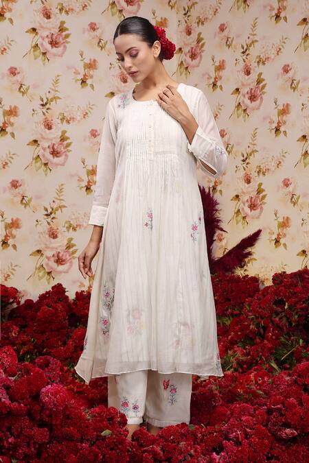 Vrinda By Pundrik Dubey_Ivory Chanderi Silk Embroidered Floral Round Straight Kurta Pant Set_Online_at_Aza_Fashions