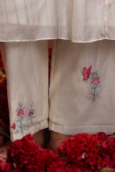 Vrinda By Pundrik Dubey_Ivory Chanderi Silk Embroidered Floral Round Straight Kurta Pant Set_at_Aza_Fashions