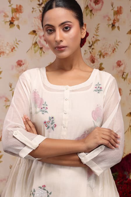 Buy_Vrinda By Pundrik Dubey_Ivory Chanderi Silk Embroidery Round Neck Floral Kurta Pant Set_Online_at_Aza_Fashions
