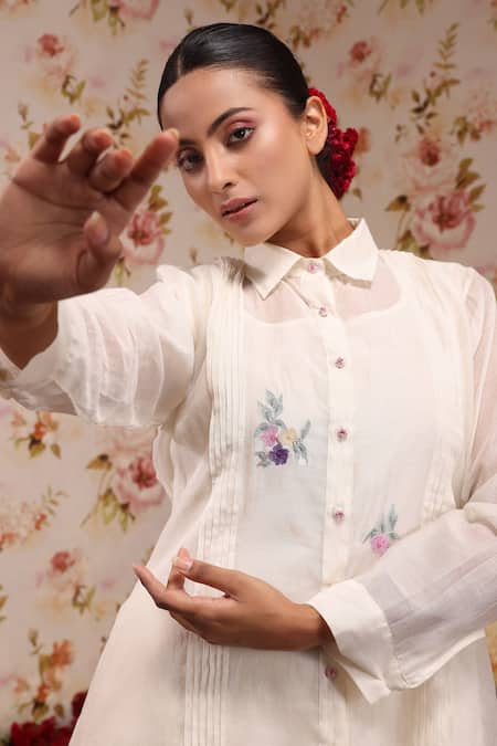 Vrinda By Pundrik Dubey Ivory Chanderi Silk Embroidery Collared Placement Kurta Pant Set Online at Aza Fashions Vrinda By Pundrik Dubey_Ivory Chanderi Silk Embroidery Collared Placement Kurta Pant Set_Online_at_Aza_Fashions