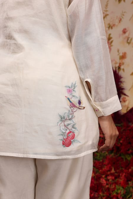 Vrinda By Pundrik Dubey_Ivory Chanderi Silk Embroidery Collared Placement Kurta Pant Set_at_Aza_Fashions