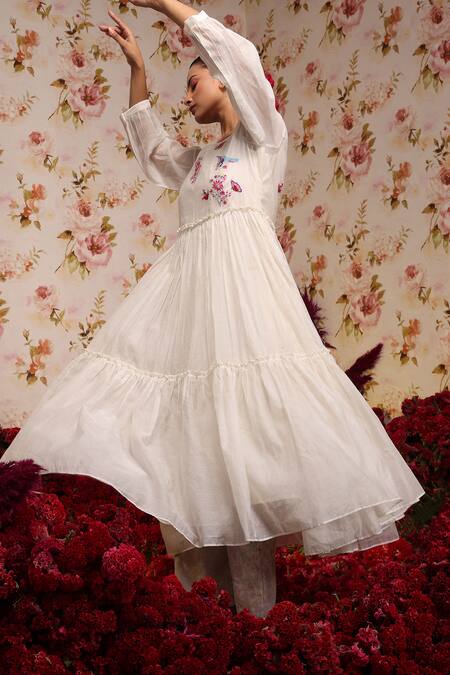 Vrinda By Pundrik Dubey Ivory Chanderi Silk Embroidery Collared, Round Neck Anarkali Jacket Set Online at Aza Fashions Vrinda By Pundrik Dubey_Ivory Chanderi Silk Embroidery Collared, Round Neck Anarkali Jacket Set_Online_at_Aza_Fashions