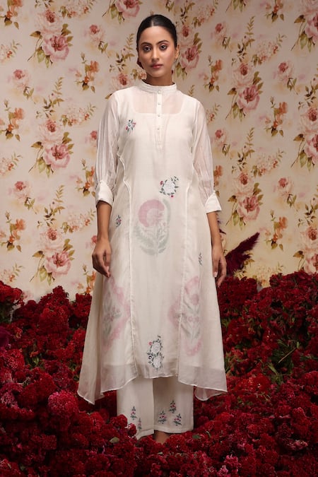 Vrinda by Pundrik Dubey Ivory Chanderi Silk Embroidered Floral Mandarin Kurta And Pant Set 