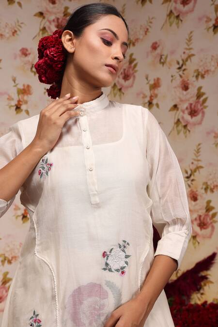 Vrinda By Pundrik Dubey_Ivory Chanderi Silk Embroidery Mandarin Collar Kurta And Pant Set_Online_at_Aza_Fashions