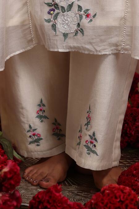 Buy_Vrinda By Pundrik Dubey_Ivory Chanderi Silk Embroidery Mandarin Collar Kurta And Pant Set