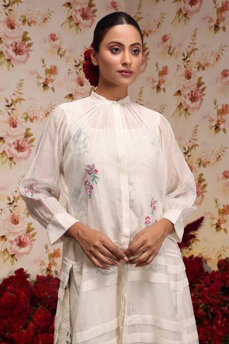 Vrinda By Pundrik Dubey Ivory Chanderi Silk Embroidery Mandarin Collar Thread Kurta And Pant Set Online at Aza Fashions Vrinda By Pundrik Dubey_Ivory Chanderi Silk Embroidery Mandarin Collar Thread Kurta And Pant Set_Online_at_Aza_Fashions
