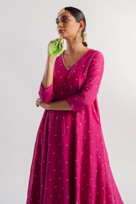 Tussah By Siddhi Shah_Pink Chanderi Sequins V-neck Embroidered A-line Kurta And Pant Set _Online_at_Aza_Fashions