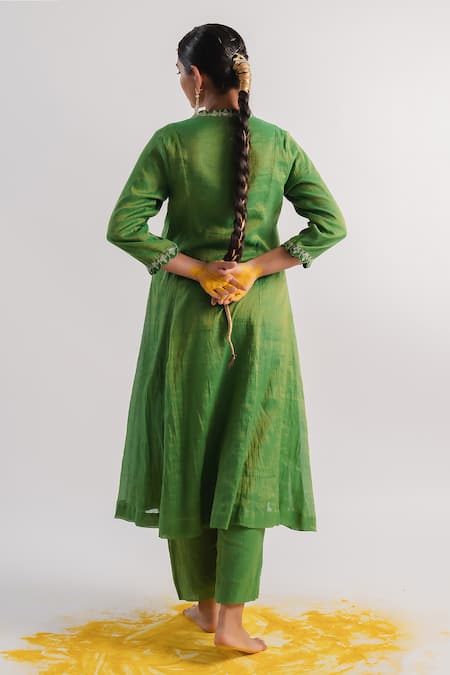 Tussah By Siddhi Shah Neck Embroidered Kurta & Pant Set 