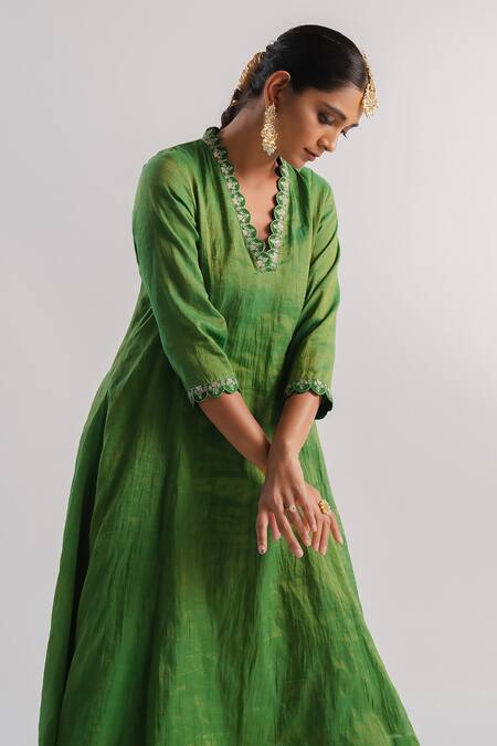 Tussah By Siddhi Shah_Green Tissue Sequins, Embroidery V-neck Kurta And Pant Set _at_Aza_Fashions