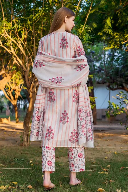 Missprint Tanvi Floral Bouquet Pattern Kurta Set 