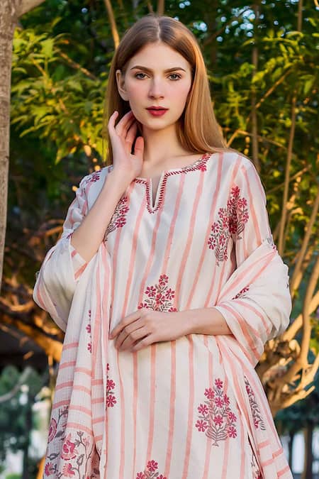 Buy_Missprint_White Chanderi, Cotton Embroidery Round Tanvi Floral Bouquet Pattern Kurta Set _Online_at_Aza_Fashions