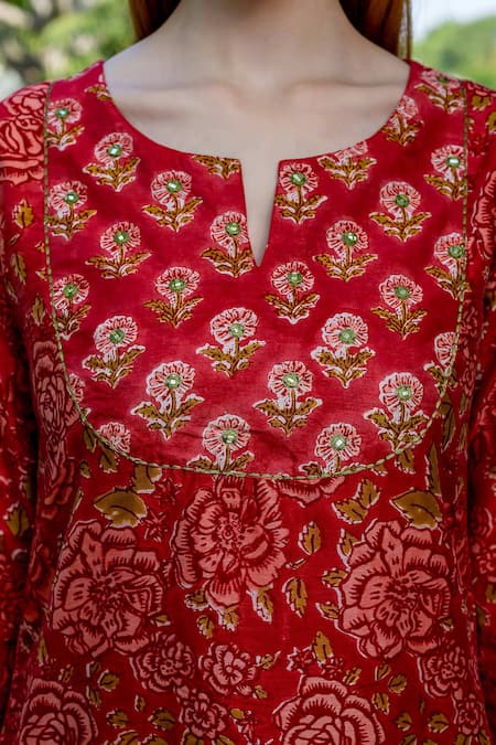 Missprint_Red Chanderi, Cotton Embroidery Round Neck Saira Floral Print Kurta Set _Online_at_Aza_Fashions