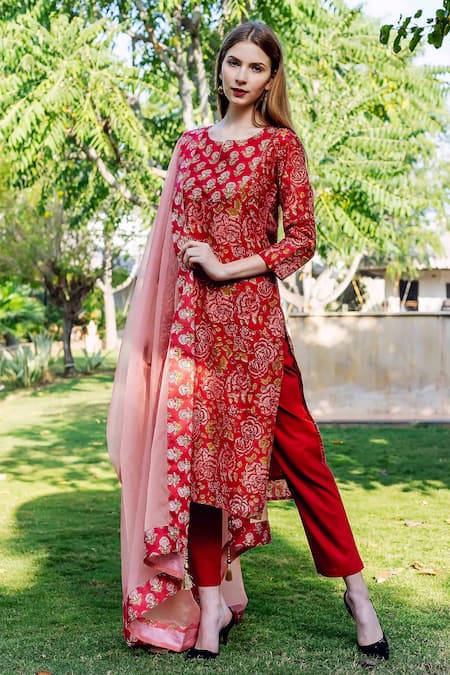 Shop_Missprint_Red Chanderi, Cotton Embroidery Round Neck Saira Floral Print Kurta Set _Online_at_Aza_Fashions
