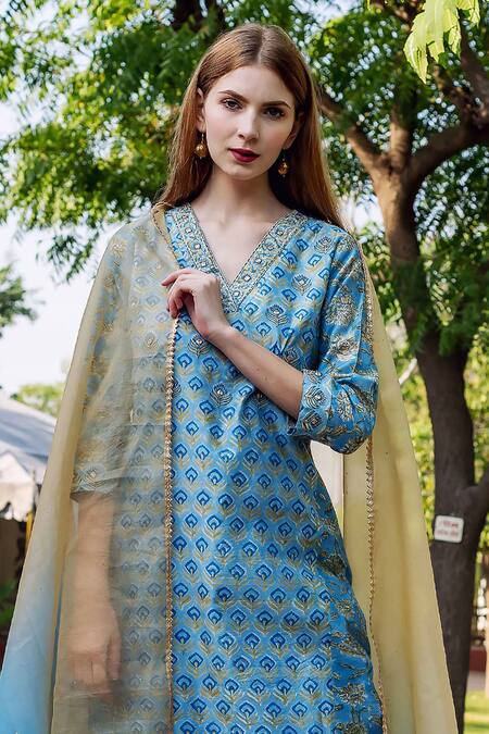 Missprint_Blue Chanderi, Cotton Embroidery V-neck Allora Print Straight Kurta Set _Online_at_Aza_Fashions