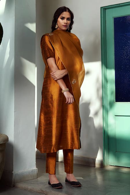 Shop Weaver Story Yellow Silk, Organza, Handloom Cotton Kurta Set With Zardozi Work Dupatta at Aza Fashions Shop_Weaver Story_Yellow Silk, Organza, Handloom Cotton Kurta Set With Zardozi Work Dupatta _at_Aza_Fashions