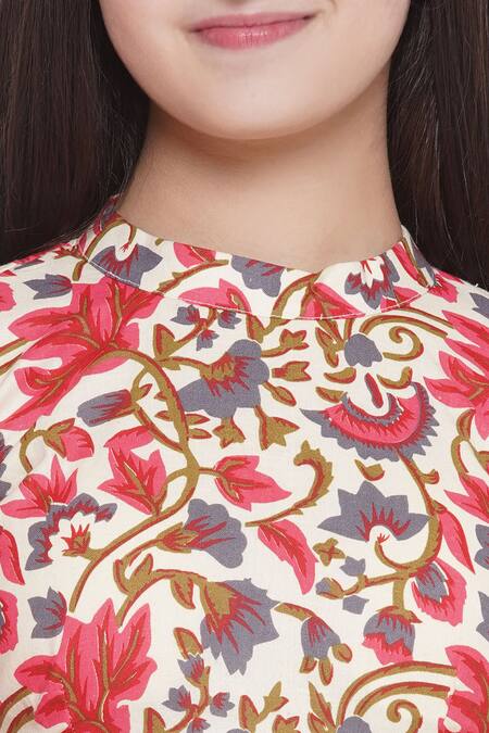 Little Bansi_Red Georgette, Cotton Embroidery Border Floral Pattern Saree With Blouse_at_Aza_Fashions