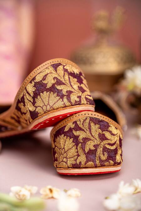 House Of Vian Purple Anaya Zari Embroidered Juttis Online at Aza Fashions House Of Vian_Purple Anaya Zari Embroidered Juttis _Online_at_Aza_Fashions