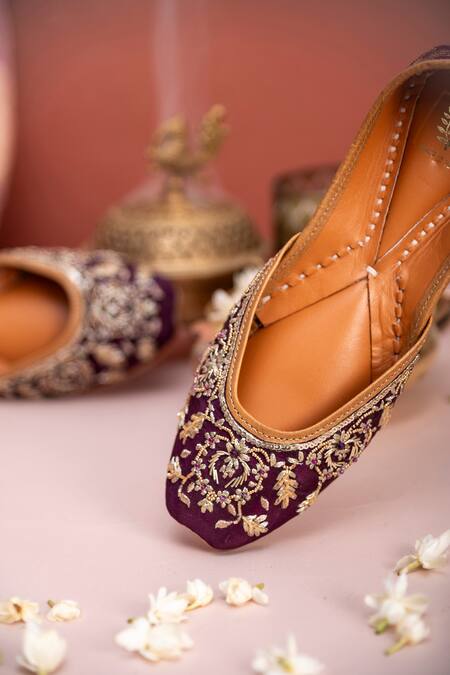 Buy House Of Vian Purple Anaya Zari Embroidered Juttis Online at Aza Fashions Buy_House Of Vian_Purple Anaya Zari Embroidered Juttis _Online_at_Aza_Fashions