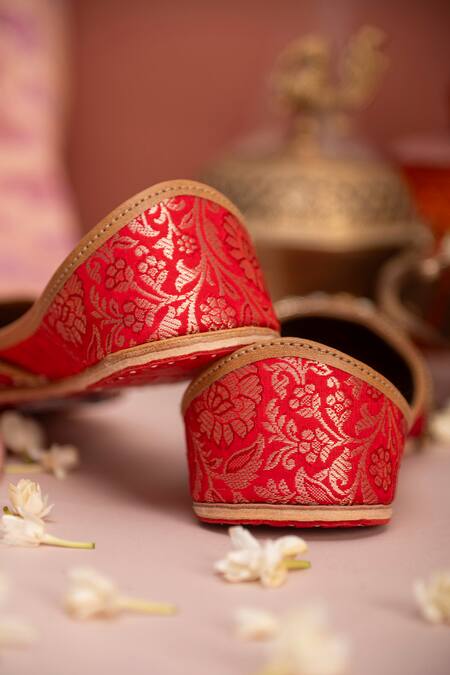Buy_House Of Vian_Red Zarina Embellished Juttis _Online_at_Aza_Fashions