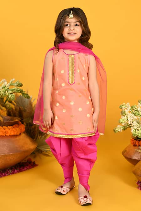 Saka Designs Peach Kurta Silk Blend Woven Geometric Circular Motif Pattern And Dhoti Pant Set 