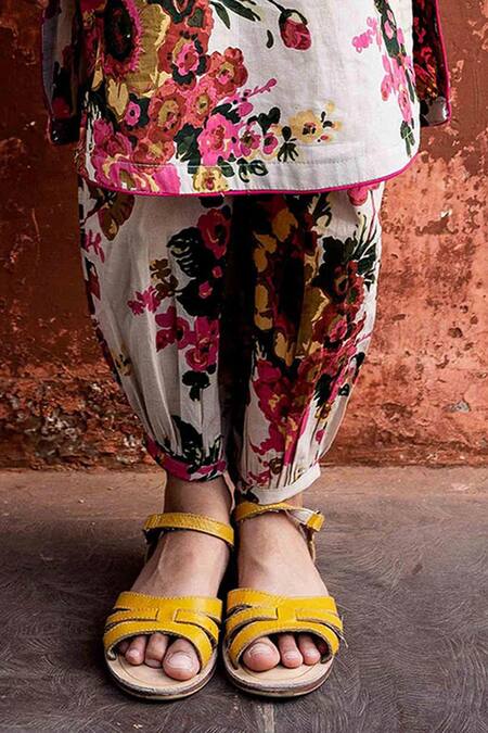 Buy_Gulabo Jaipur_Off White Cotton Embroidery Floral Print Kurta And Pyjama Set_Online_at_Aza_Fashions